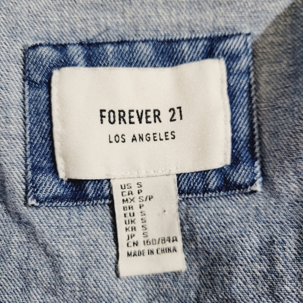 Forever 21 Womens Denim Jean Trucker Jacket Size Small Blue Classic 100% Cotton - Picture 12 of 13